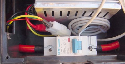 DC-DC-Wandler-fettes_Kabel.JPG