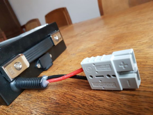 Akku mit Stecker.jpg