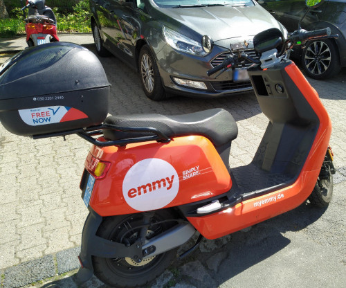 emmy-niu-n-rside.jpg