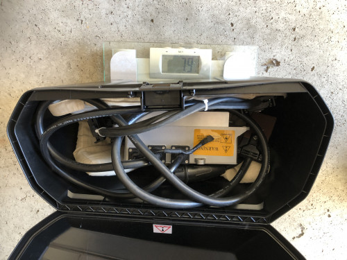 Ladezeugs-in-Seitenkoffer-2,9kg-ueberladen.JPG