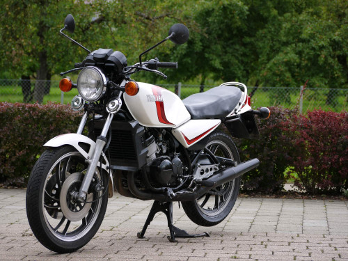 Zweitakter-Yamaha-RD-350-LC-50.jpg