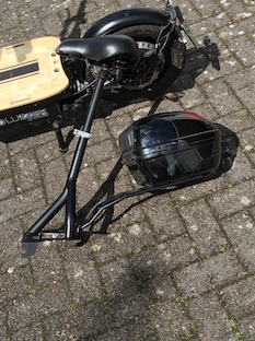 und weil ich zu faul war, den Gepäckträger immer abzunehmen, habe ich ihn mit am Sattelhalten mit Angeschweißt. Klappt gut