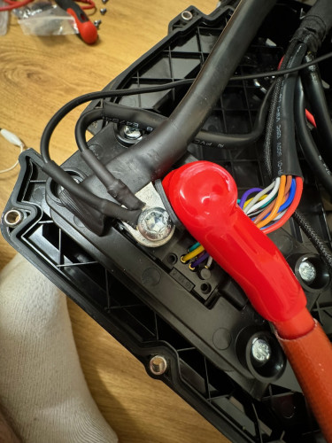 2024 MR battery 12VUI rework multi connector minus side.jpeg