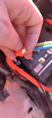 Komische Masse am Stecker.jpg
