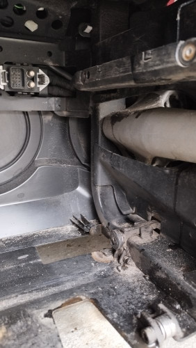 20250713_194420 Mo Akkufach nach erster Regenfahrt mit 3D-Spritzschutz.jpg