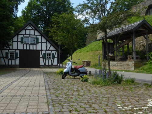 Burggarten Blankenberg bei Hennef.jpg