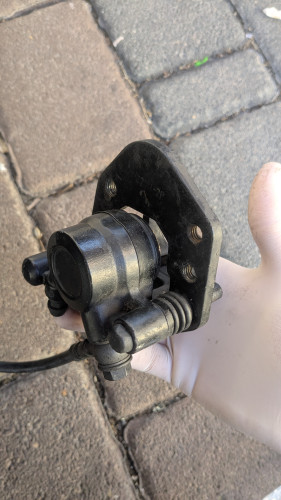 Untere Teil der Hinterradbremse_ausgebaut.jpg